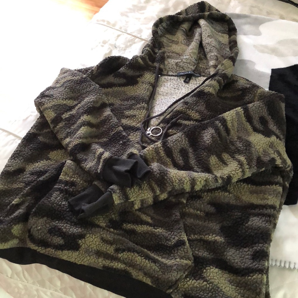 oversized camo fuzzy sweatshirt